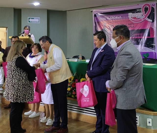 Entrega en Tlaxcala Dra. Alejandra Aburto de Robledo prótesis de mama