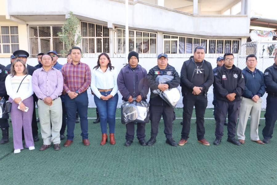 Entrega Eddy Roldán Uniformes de Gala a Elementos de Seguridad en Contla