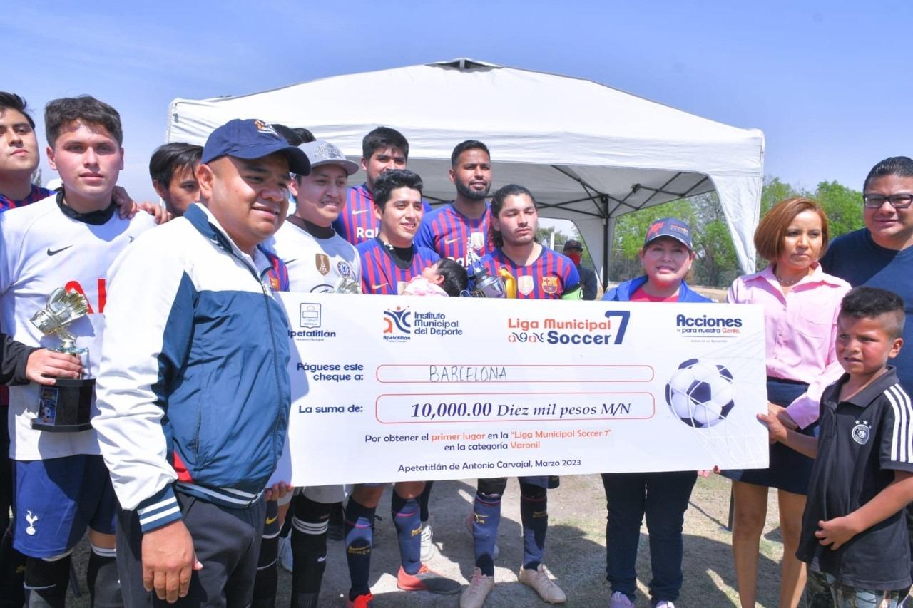Domingo deportivo en el municipio de Apetatitlán; participaron equipos de futbol