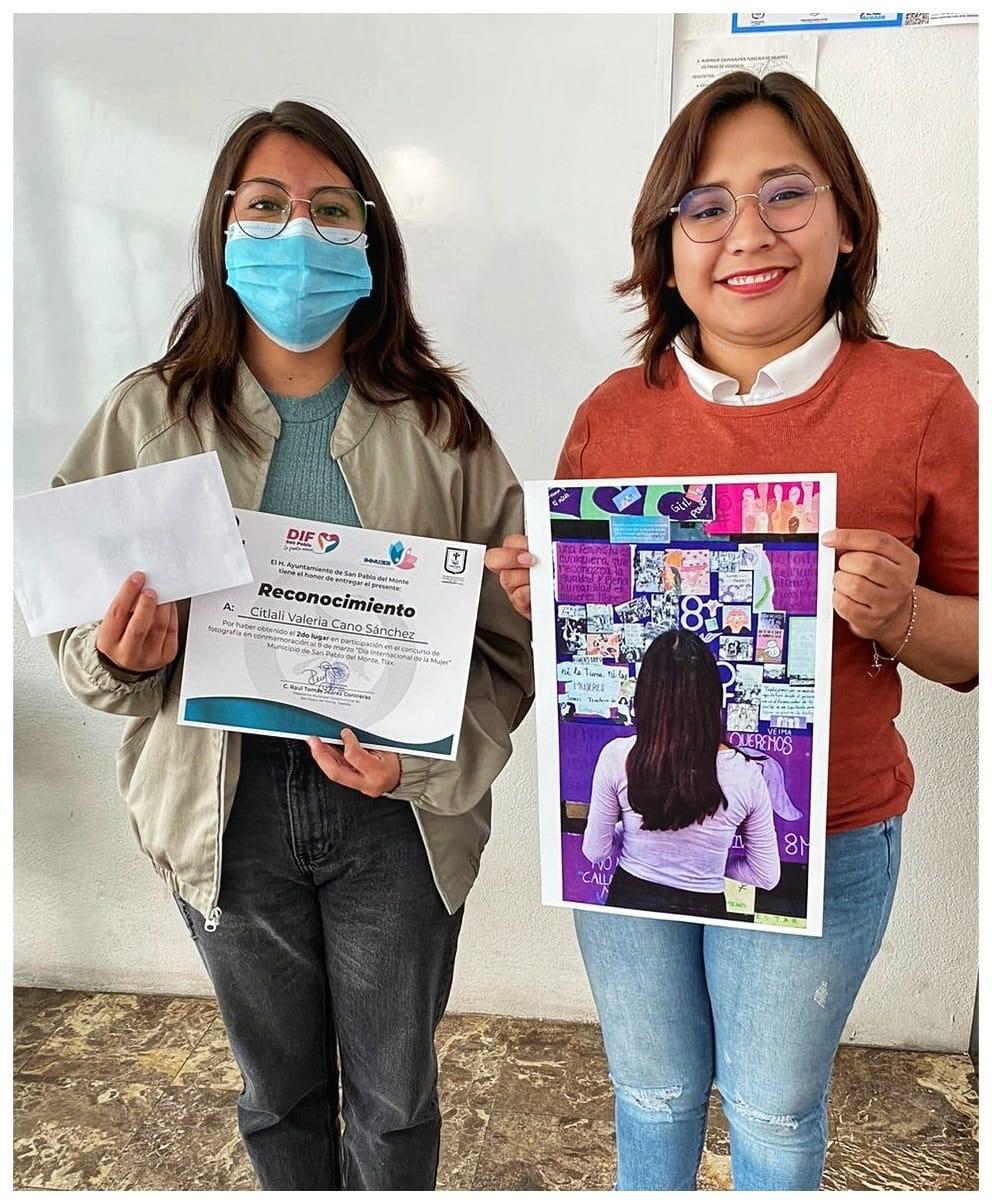 Premian en SPM a ganadoras del concurso de fotografía con temática del 8M