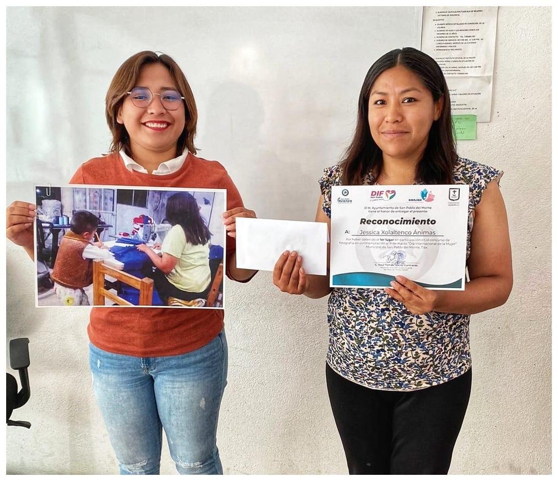 Premian en SPM a ganadoras del concurso de fotografía con temática del 8M