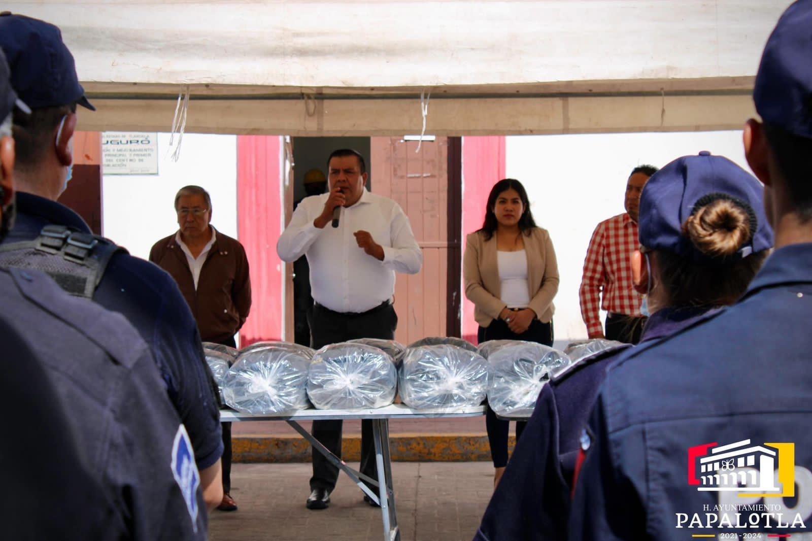 Gobierno de Papalotla equipa a personal de Seguridad Pública, C2 y Paramédicos 