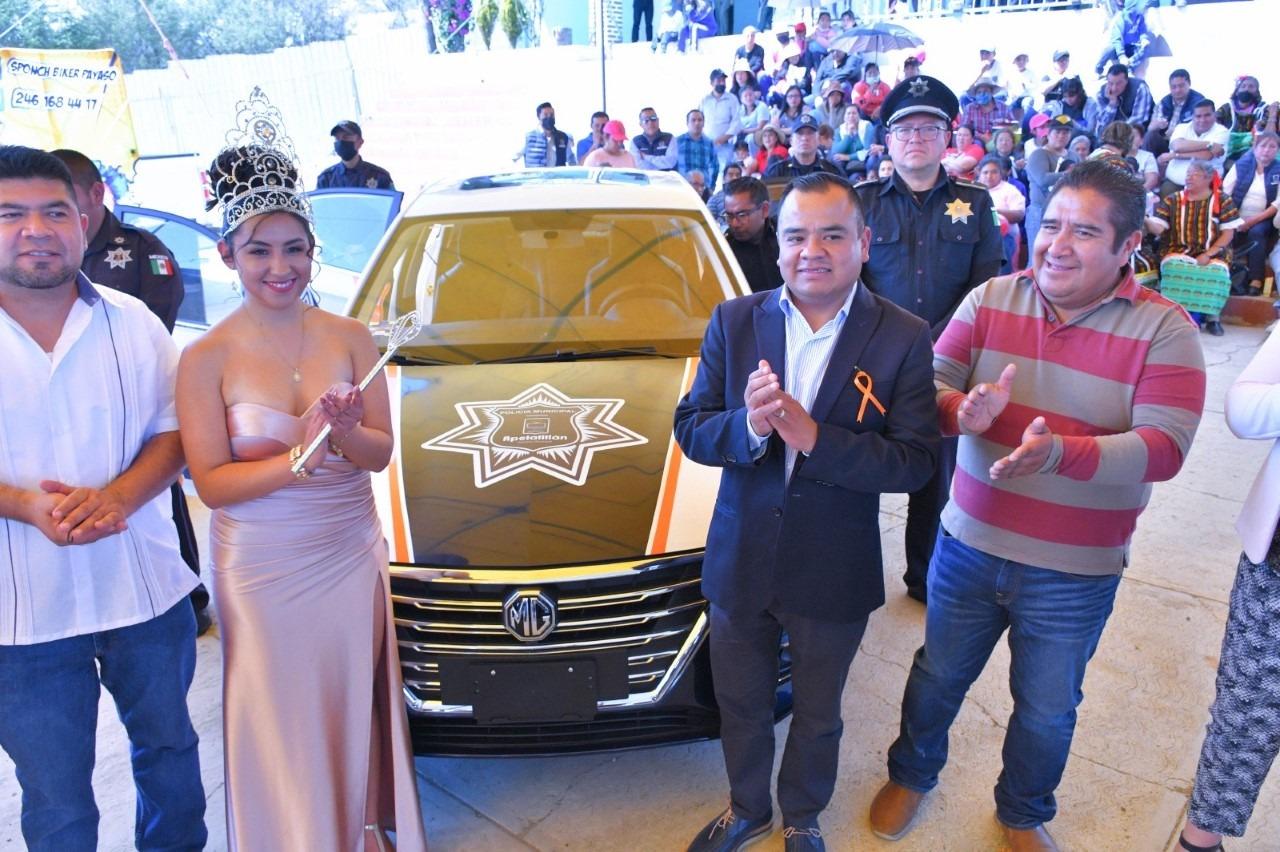 Alcalde de Apetatitlán entrega nueva patrulla en San Matías Tepetomatitlán