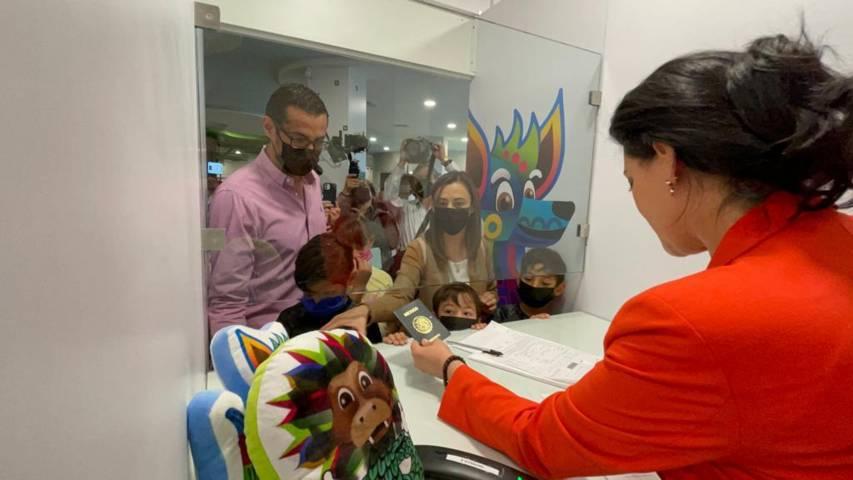 Oficina de pasaportes en Nuevo León que celebra a las niñas y niños ha expedido en un año 250 mil pasaportes para menores de edad