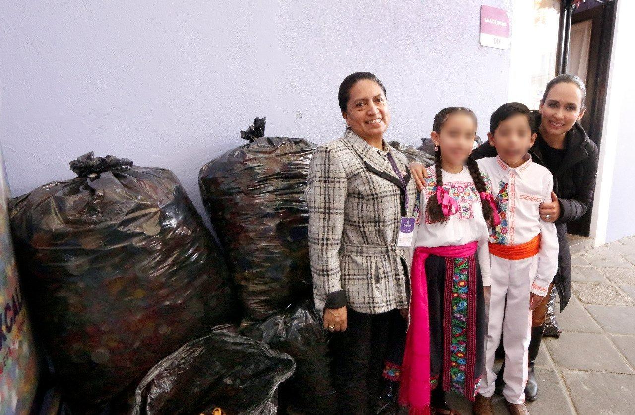 Colectan SEDIF e impulsores de la transformación tapitas para niños con cáncer