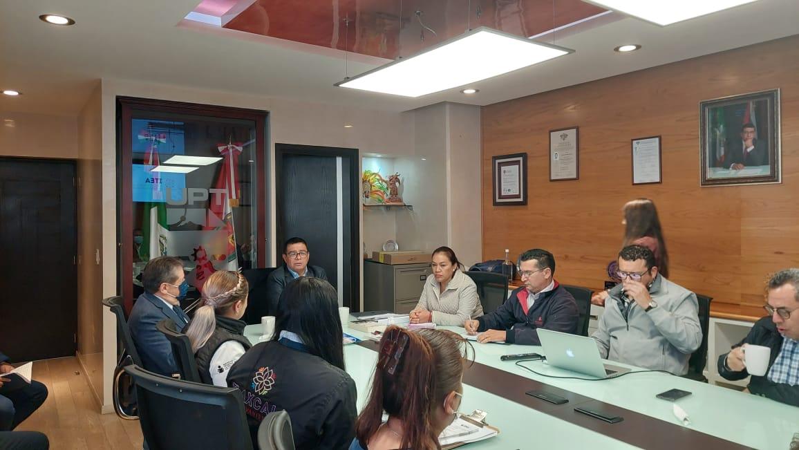 Unen esfuerzos ITEA y UPTX para combatir el rezago educativo en los adultos