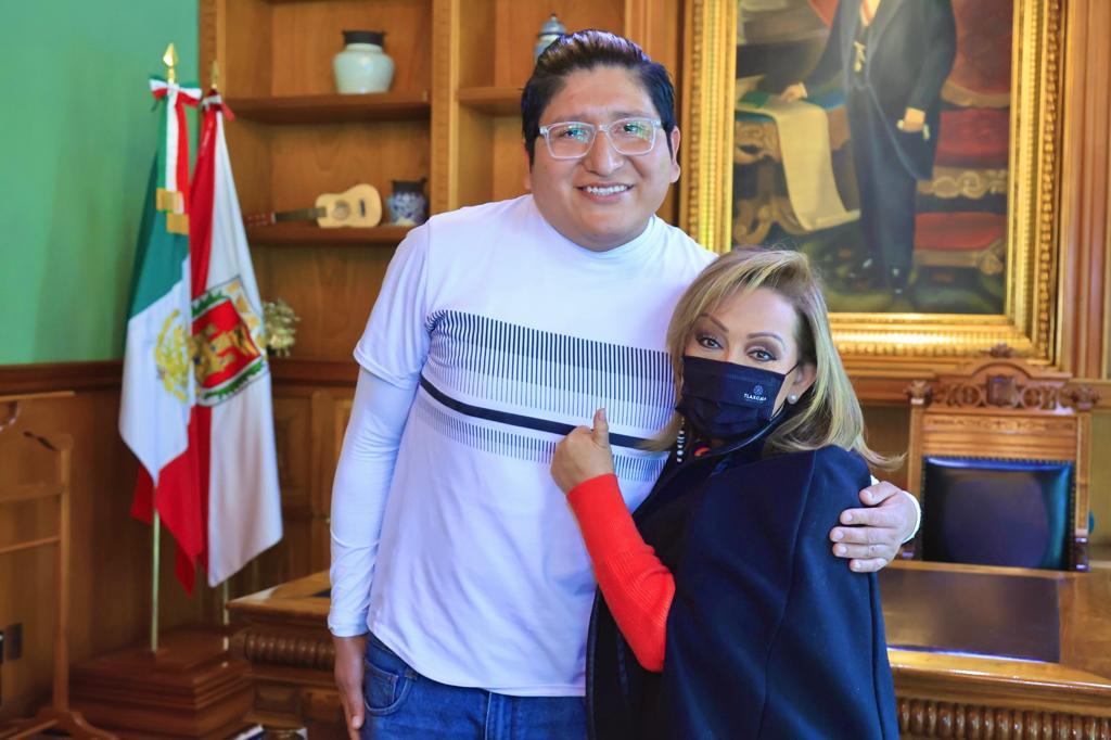 Lorena Cuéllar Felicita a alpinista tlaxcalteca por reciente ascenso al Aconcagua