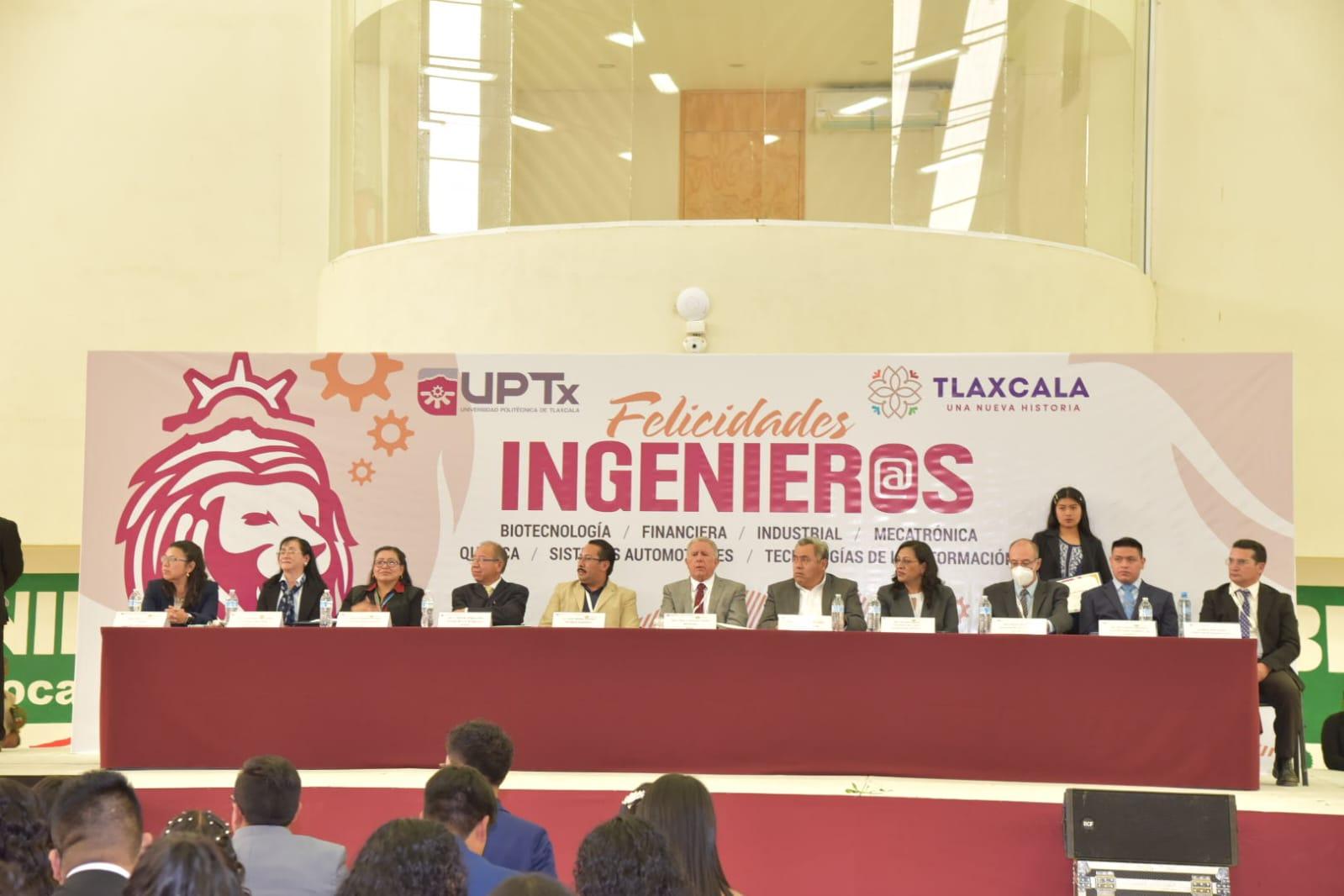 Realiza UPTX ceremonia de graduación de sus siete programas académicos