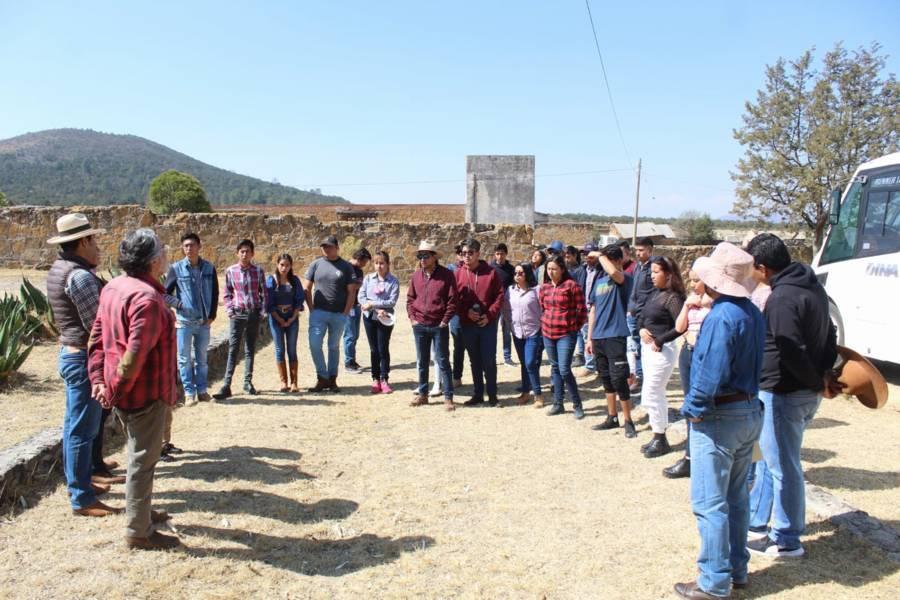 Visitan alumnos del ITST la ganadería “De Haro”
