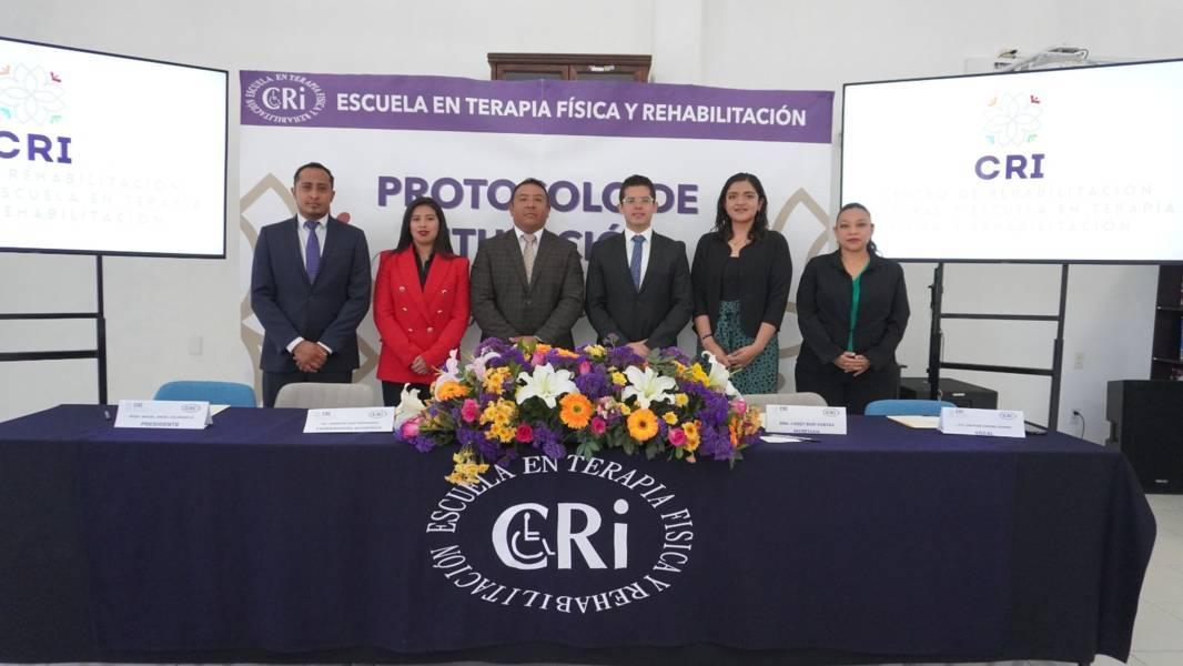 Obtienen 17 alumnos del CRI título de licenciatura en terapia física y rehabilitación