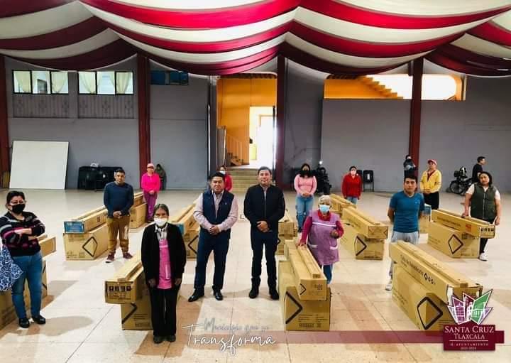 Se hace entrega de calentadores solares, en Santa Cruz Tlaxcala