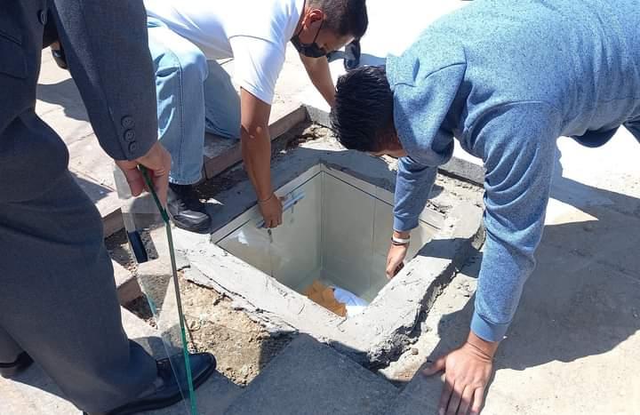 Sepultan capsula del tiempo en el 61 aniversario de la Secundaria Técnica 1