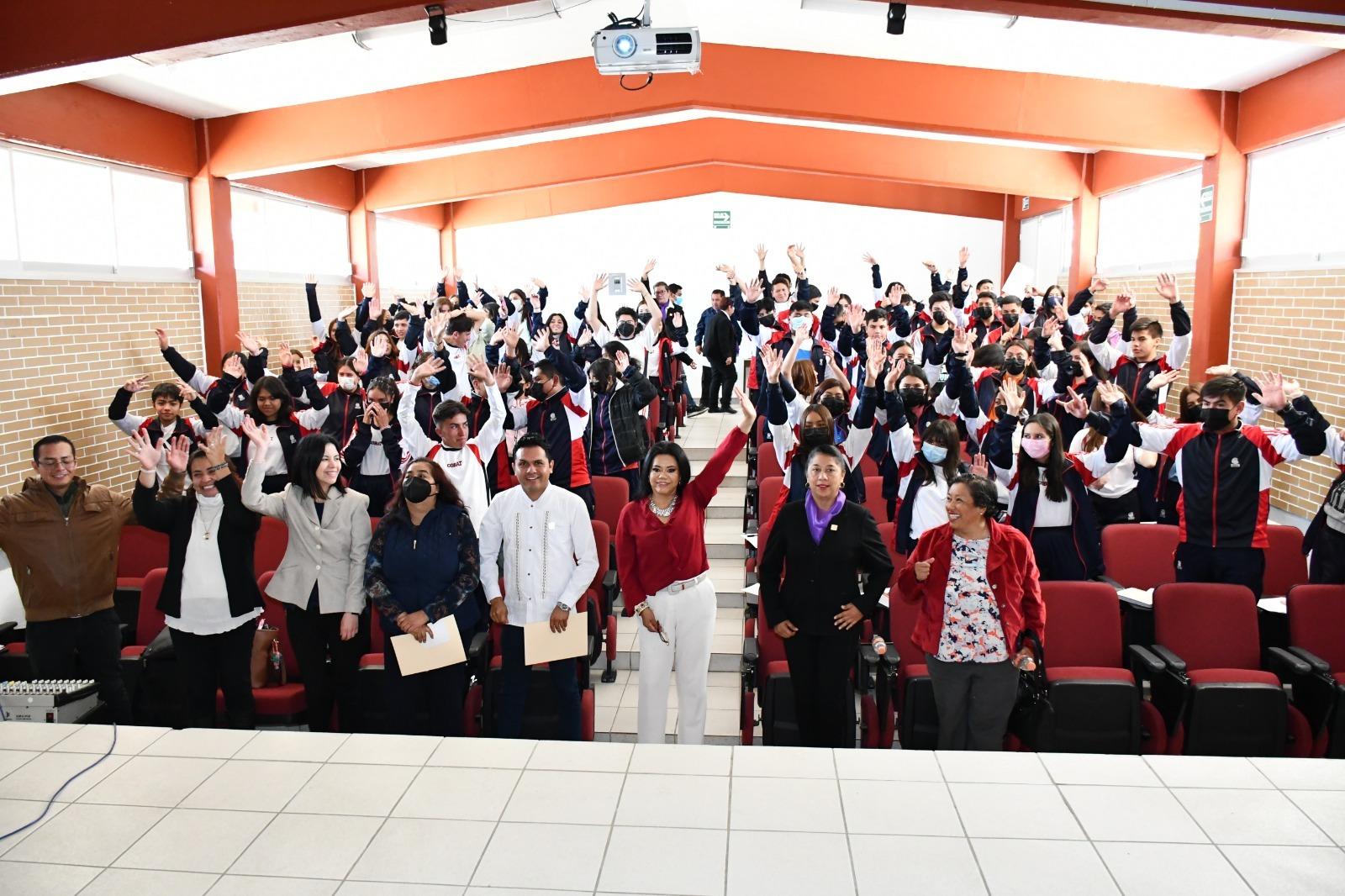 Realiza Cobat ciclo de conferencias de emprendimiento y tecnología