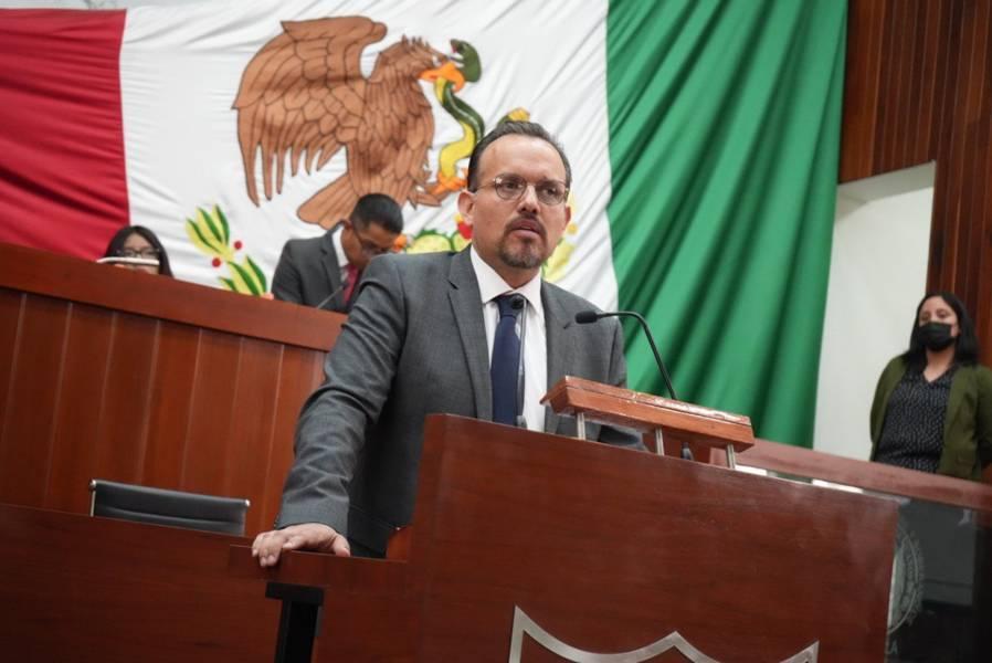 Cuestiona Manuel Cambrón algunos aspectos relevantes del proyecto AutoTren del gobierno.