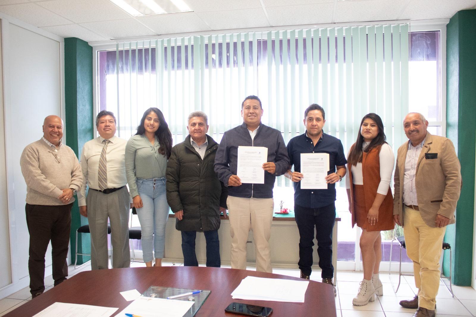 Firma Tecnológico de Tlaxco convenios de colaboración con empresas locales
