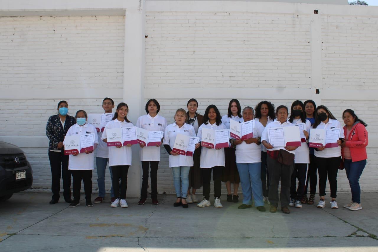 Entrega Gobierno del estado certificados de educación básica