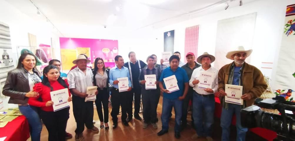 Premian a ganadores del Concurso Estatal de Fibras Vegetales 2023