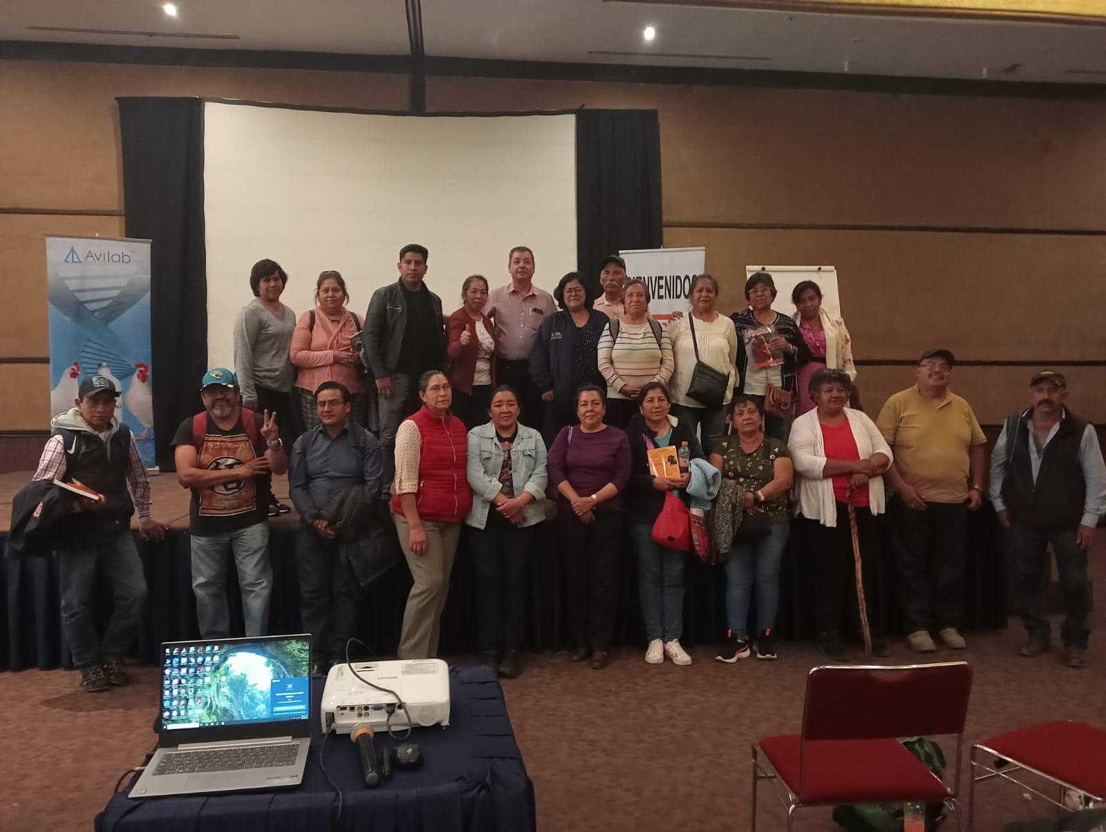 Avicultores tlaxcaltecas asistieron a seminario en Guadalajara con apoyo de SIA