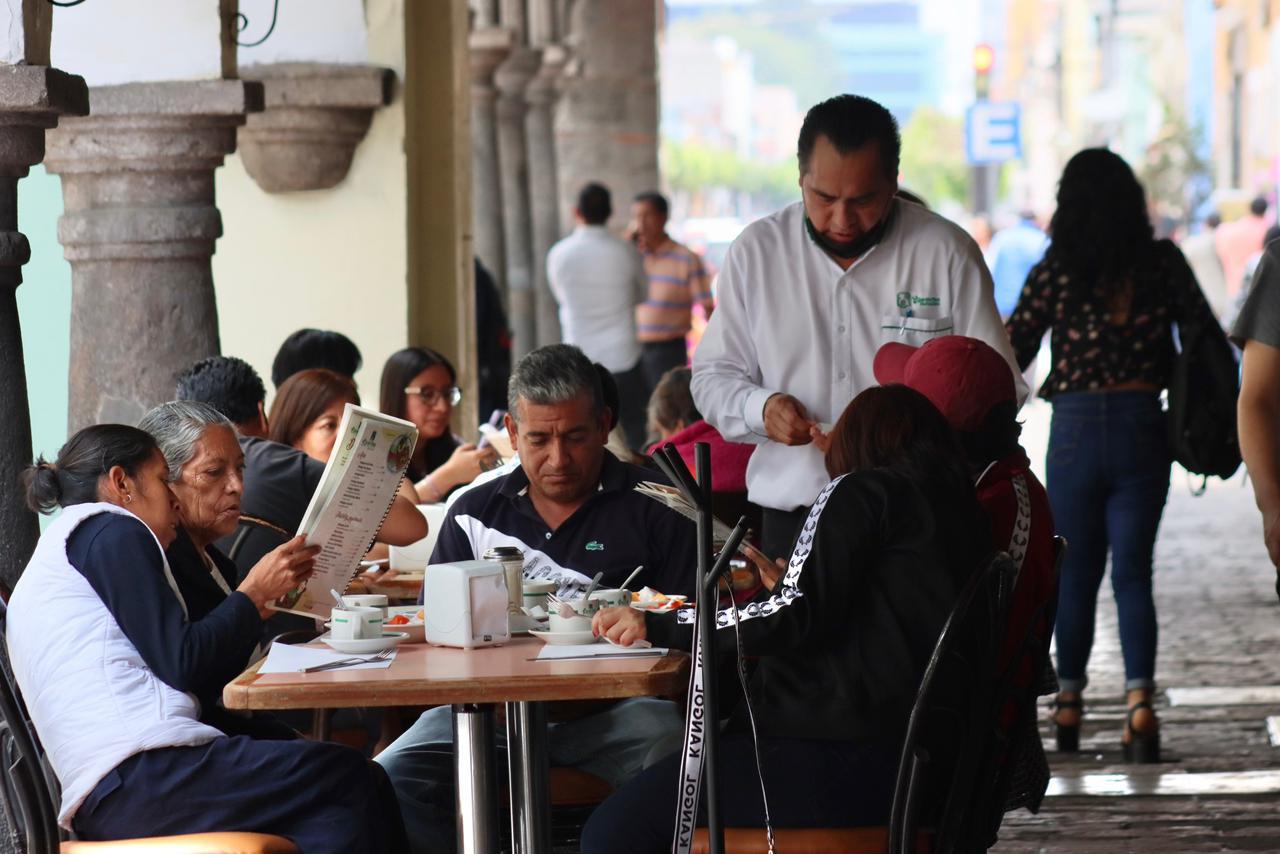 Abarrotan restaurantes familias tlaxcaltecas para celebrar el día de las madres 