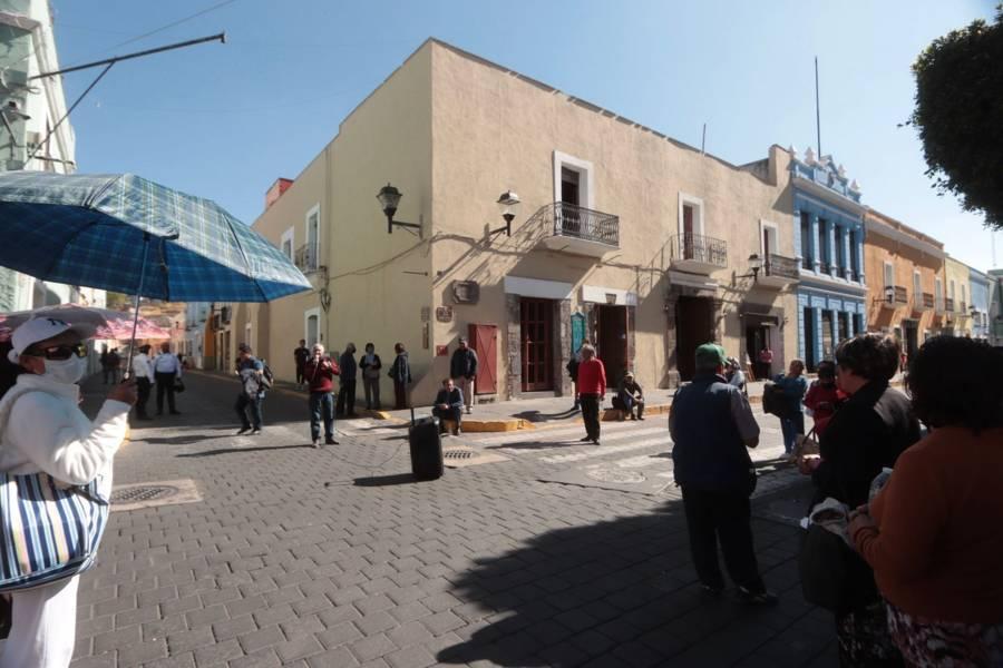 Trabajadores pensionados y jubilados se manifiestan en la capital del estado 