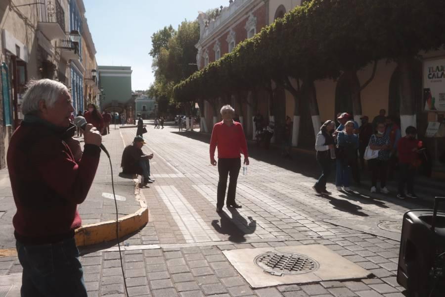 Trabajadores pensionados y jubilados se manifiestan en la capital del estado 