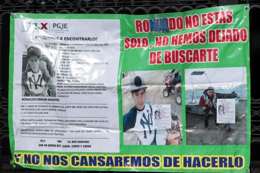 Se manifiestan familiares de víctimas desaparecidas a las afueras del Congreso local 