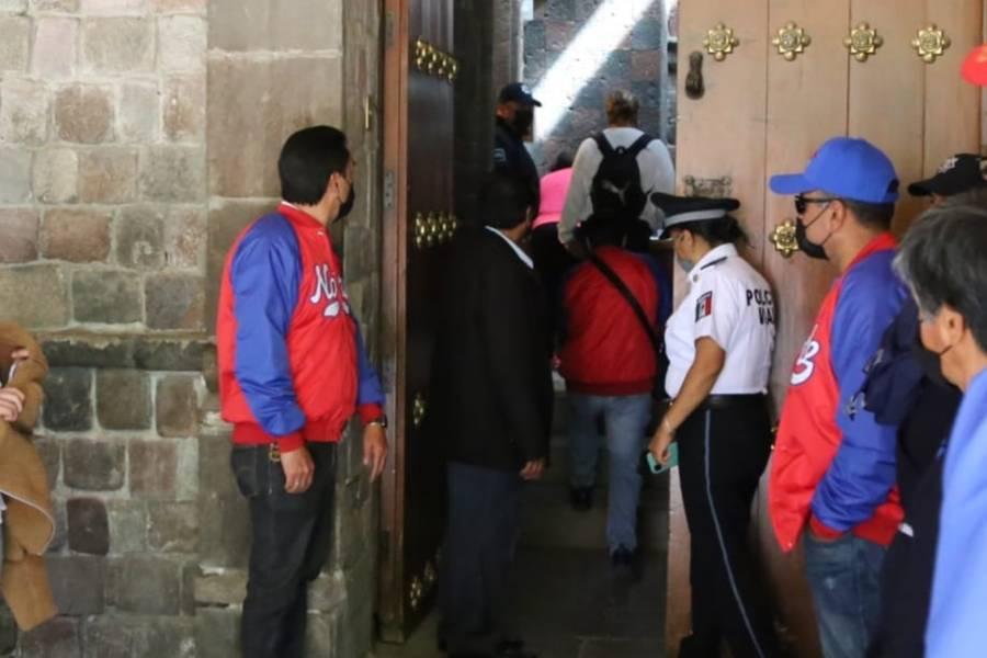 Se manifiestan profesores de Educación Física en Palacio de Gobierno 