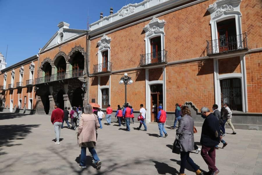 Se manifiestan profesores de Educación Física en Palacio de Gobierno 