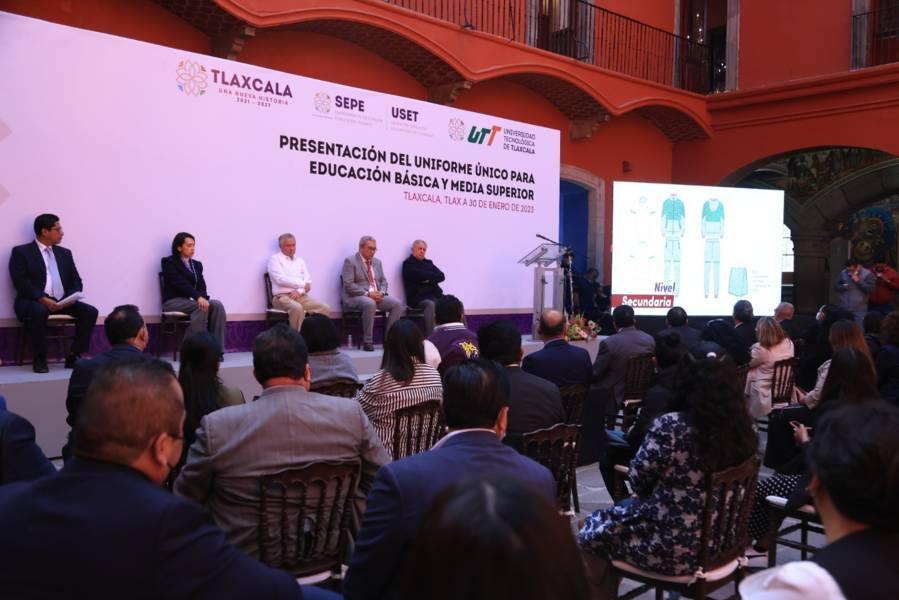 Gobierno del Estado presentó el uniforme único para educación básica y media superior