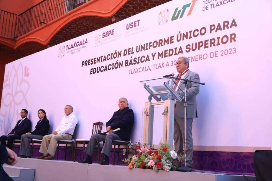 Gobierno del Estado presentó el uniforme único para educación básica y media superior