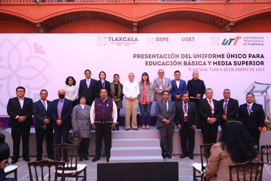 Gobierno del Estado presentó el uniforme único para educación básica y media superior