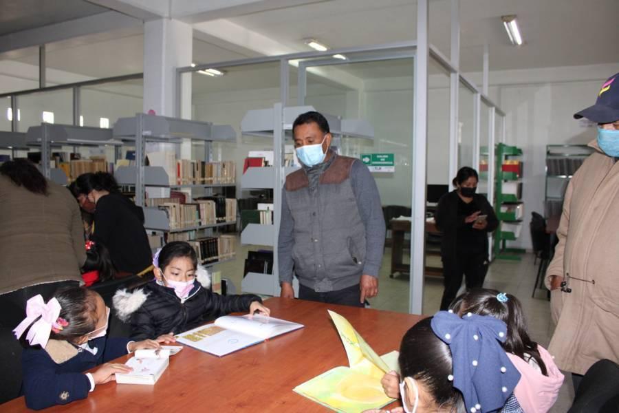 Biblioteca Municipal de SPM recibió a estudiantes del preescolar Salvador Díaz Mirón