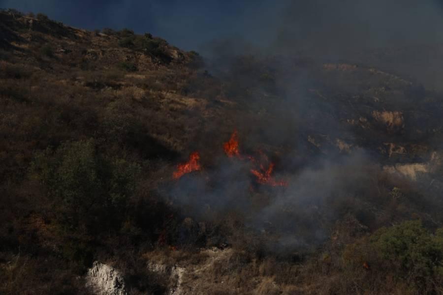 Se incendian cerros en Panotla