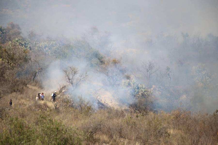 Se incendian cerros en Panotla