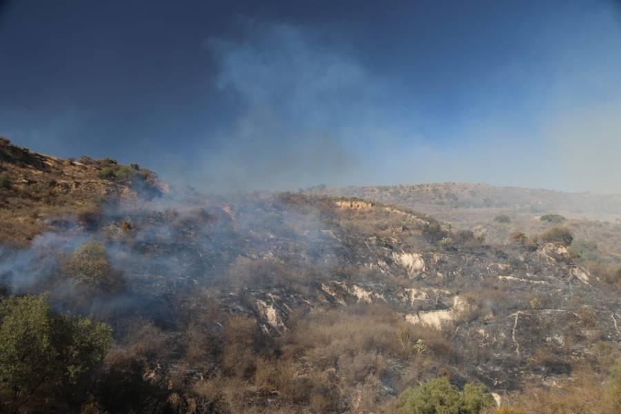 Se incendian cerros en Panotla