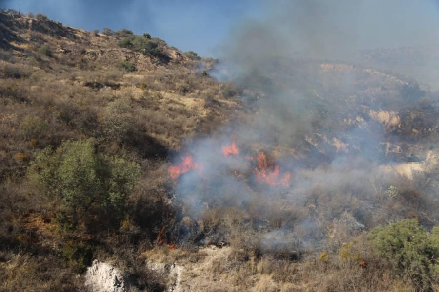 Se incendian cerros en Panotla