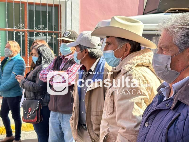 Se manifiestan pensionados del sindicato 7 de mayo