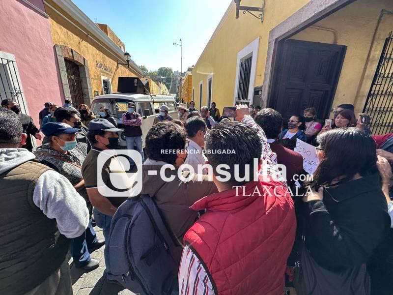 Se manifiestan pensionados del sindicato 7 de mayo