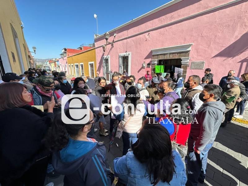 Se manifiestan pensionados del sindicato 7 de mayo