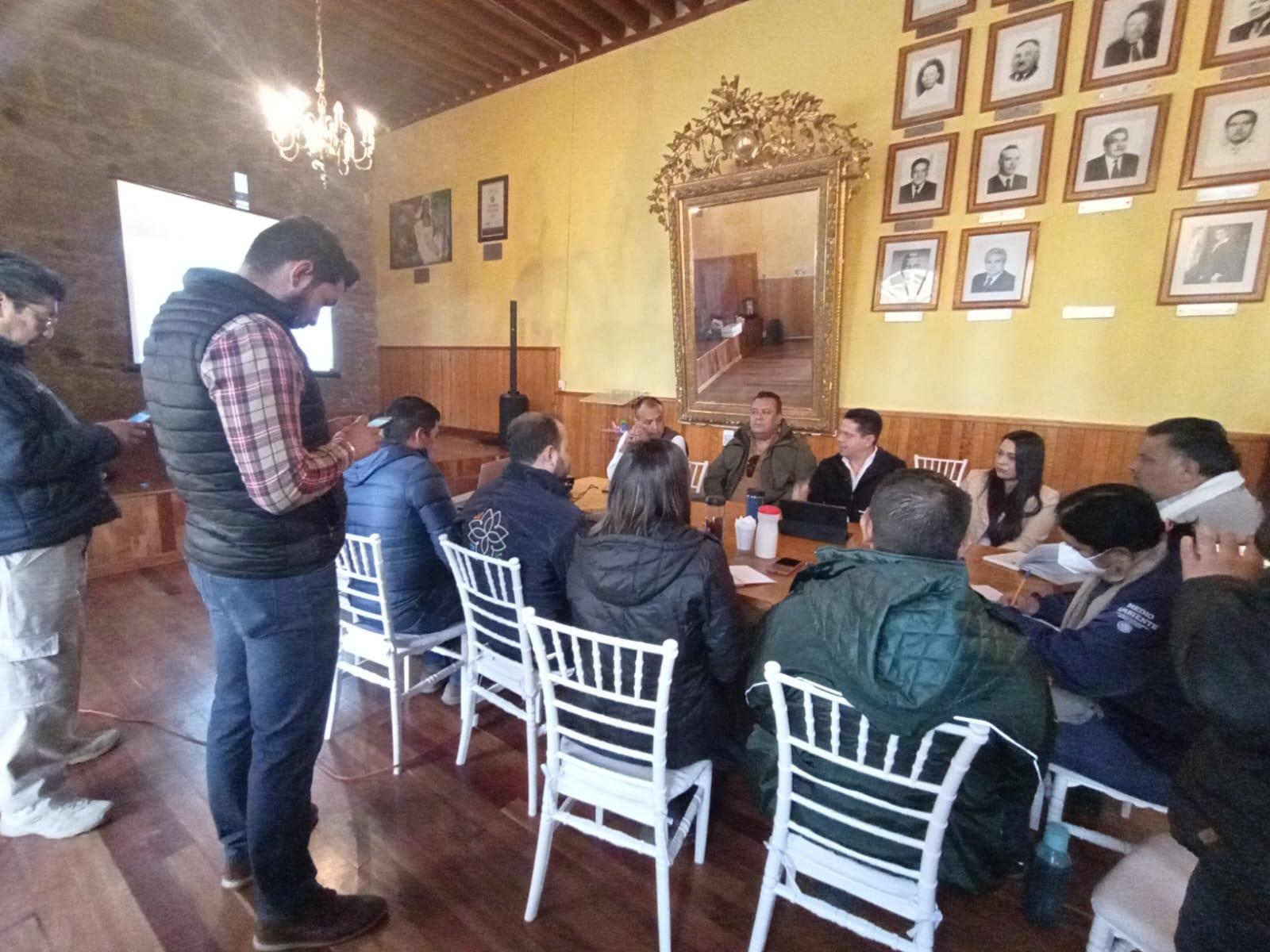 Autoridades combaten incendio forestal en Tlaxco