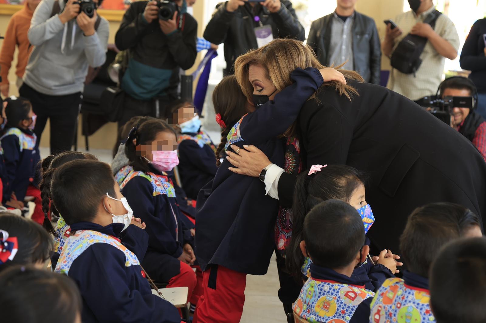 Gobernadora entregó obras educativas de nivel preescolar en San Pablo del Monte