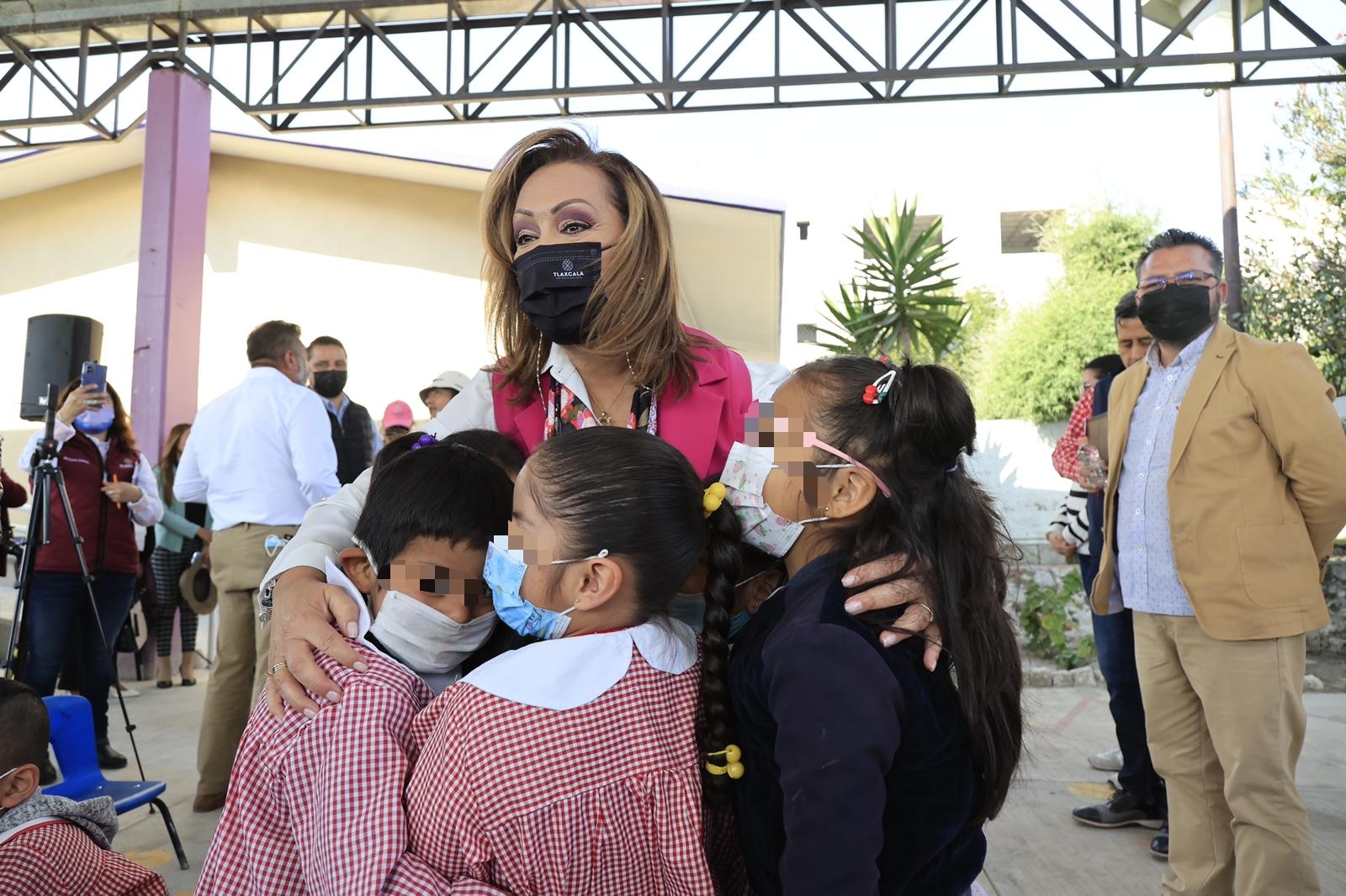 Gobernadora entregó obras educativas de nivel preescolar en San Pablo del Monte
