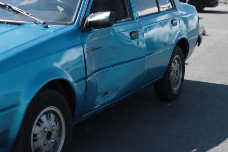 Accidente vial entre una combi de pasaje y un vehículo particular 