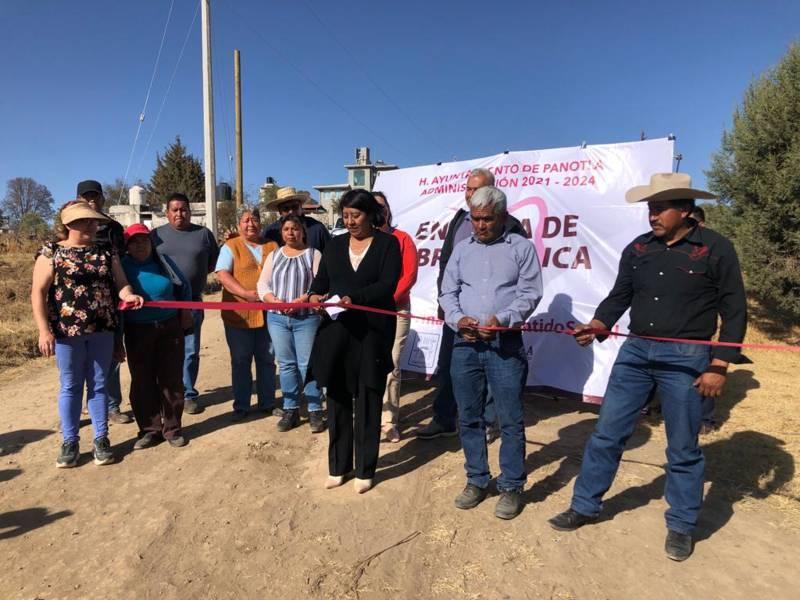 Gobierno de Panotla entrega dos obras para servicios de primera necesidad