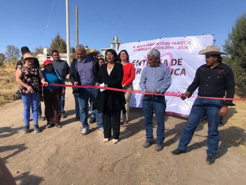 Gobierno de Panotla entrega dos obras para servicios de primera necesidad
