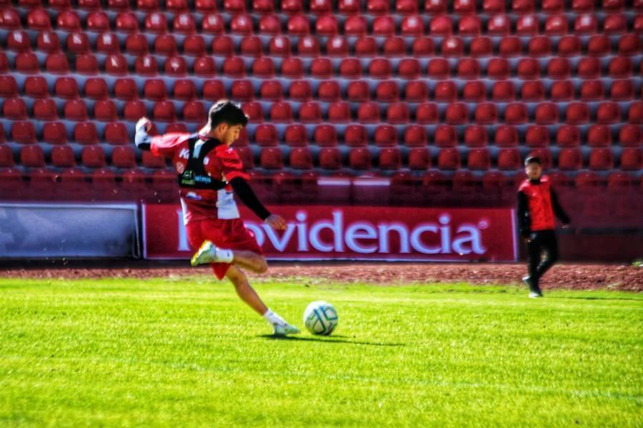 Entrena Coyotes de Tlaxcala  a puerta abierta en el Tlahuicole 