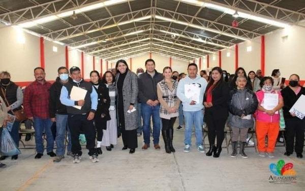 Entregan escrituras a ciudadanos de Atlangatepec