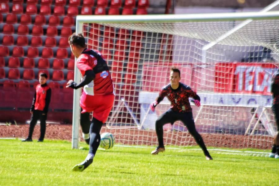 Entrena Coyotes de Tlaxcala  a puerta abierta en el Tlahuicole 