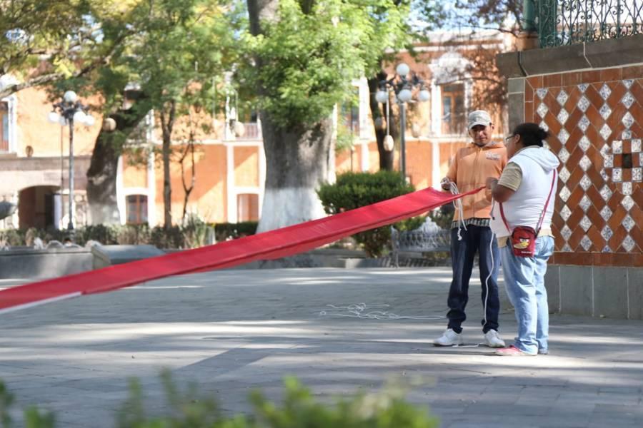 Alistan adornos de cara al "Día de la Bandera"