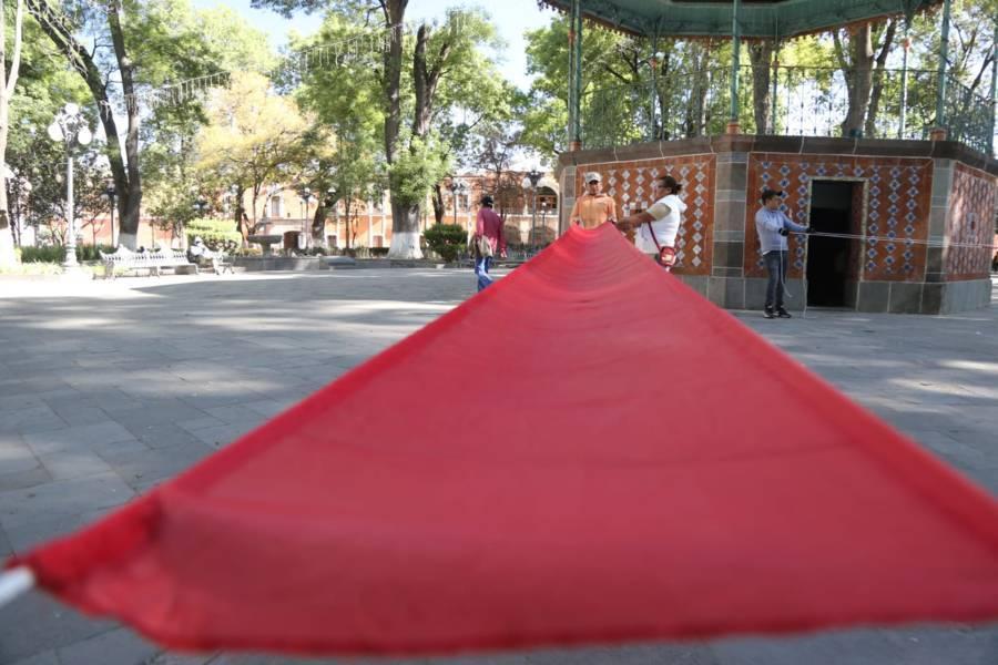 Alistan adornos de cara al "Día de la Bandera"
